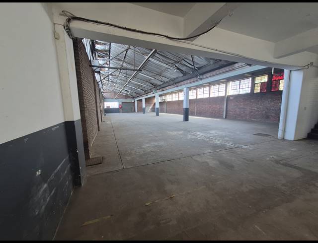 555M² WAREHOUSE TO LET IN BENROSE